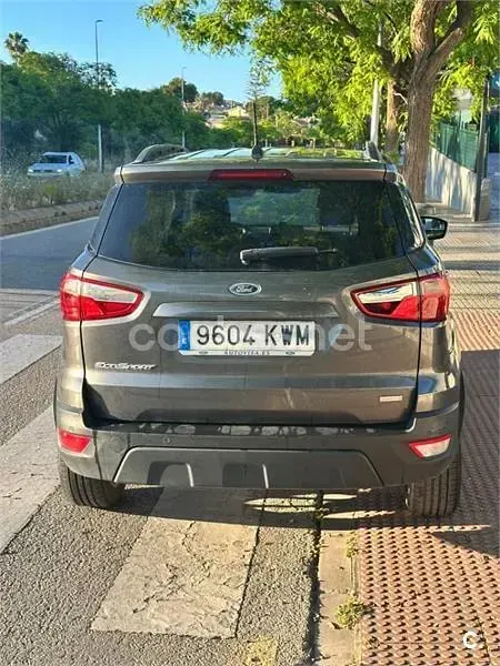 Usado Ford Ecosport Trend 100 CV (73 kW) 2019 Gris / plata SUV