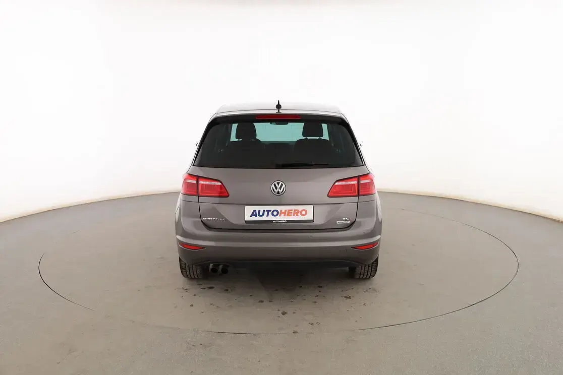 Usado VW Golf Sportsvan Advance 125 CV (91 kW) 2016 Gris Monovolumen