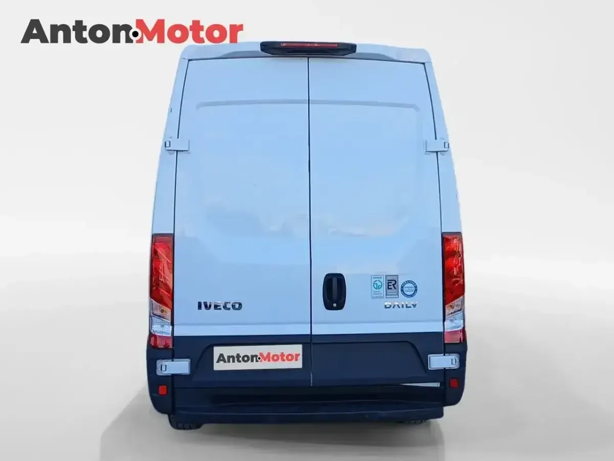 Usado Iveco Daily 156 CV (114 kW) 2023 Blanco Berlina
