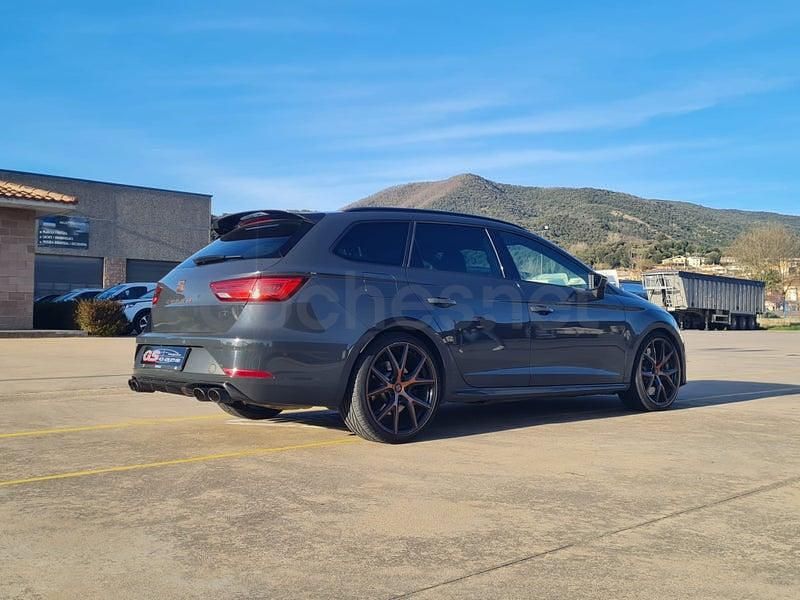 Usado Seat Leon 4Drive 300 CV (220 kW) 2019 Gris / plata Familiar