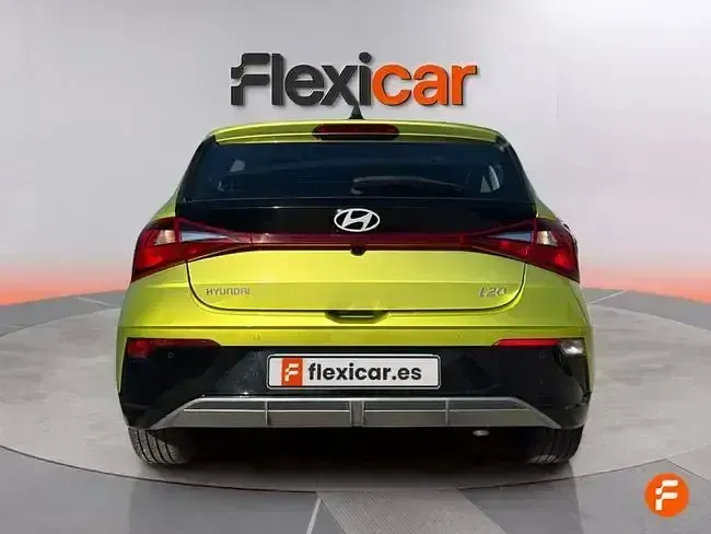 Usado Hyundai i20 100 CV (73 kW) 2024 Verde Utilitario