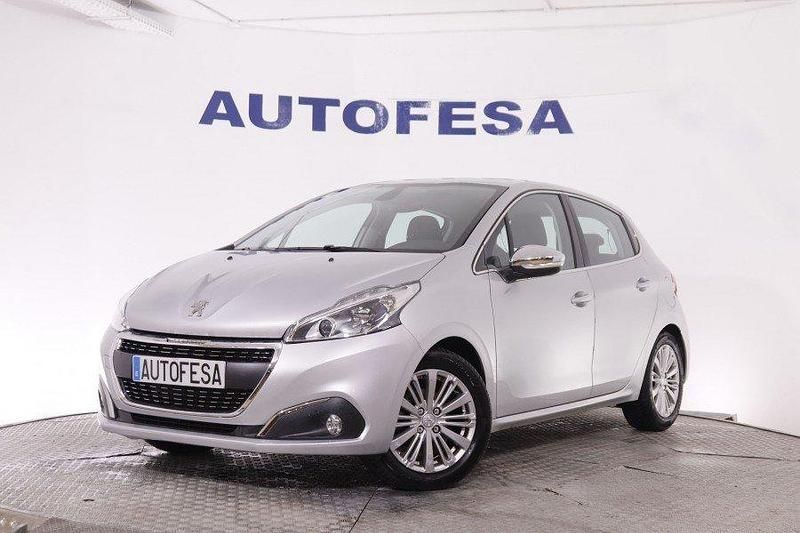 Usado Peugeot 208 Allure 110 CV (80 kW) 2018 Plata Utilitario