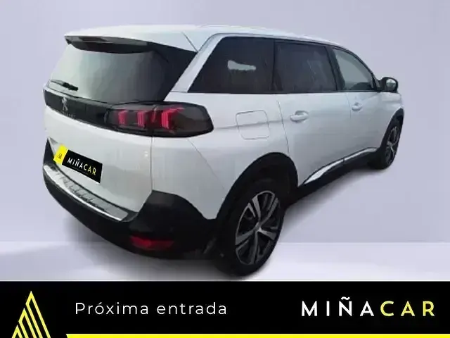 Używany Peugeot 5008 Allure 130 KM (95 kW) 2022 Biały SUV