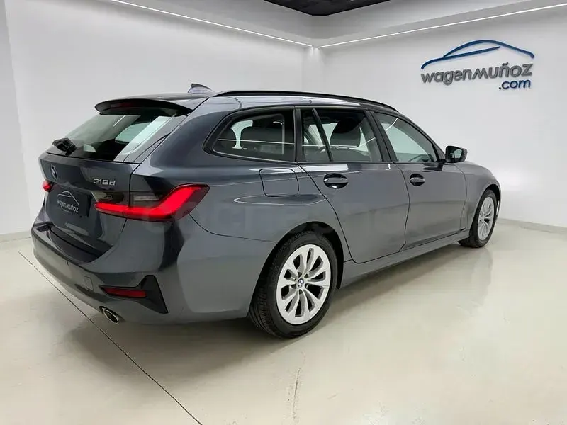 Usado BMW 318 150 CV (110 kW) 2021 Gris / plata Familiar