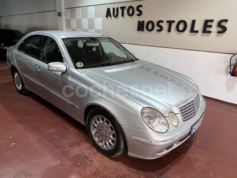 Usado Mercedes E220 Elegance 150 CV (110 kW) 2006 Gris Berlina