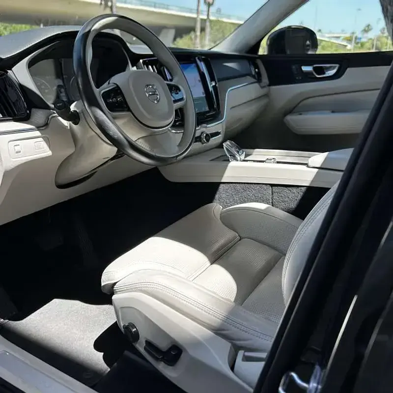 Usado Volvo XC60 Inscription 235 CV (172 kW) 2020 Gris SUV