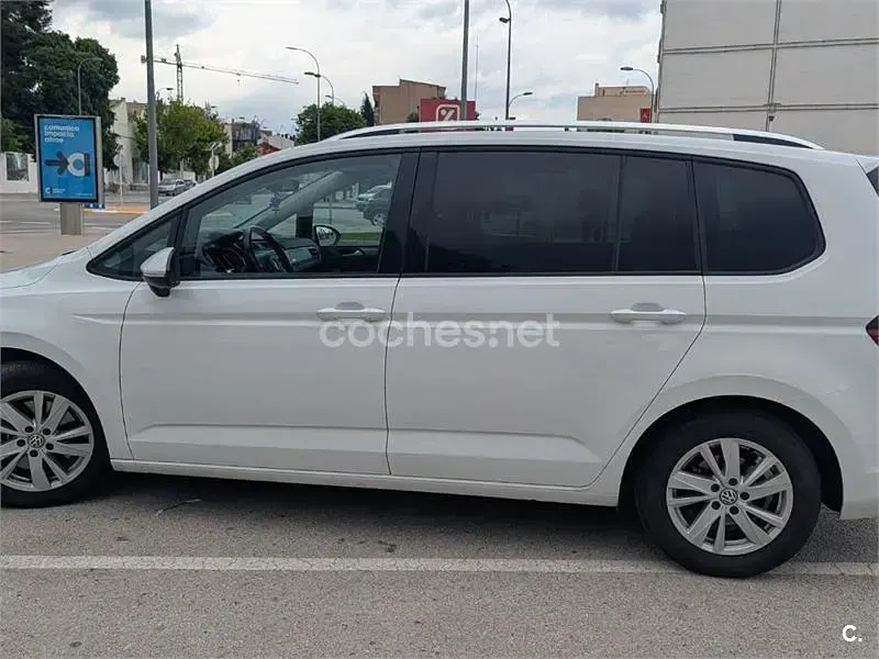 Usado VW Touran Advance 150 CV (110 kW) 2020 Blanco Monovolumen