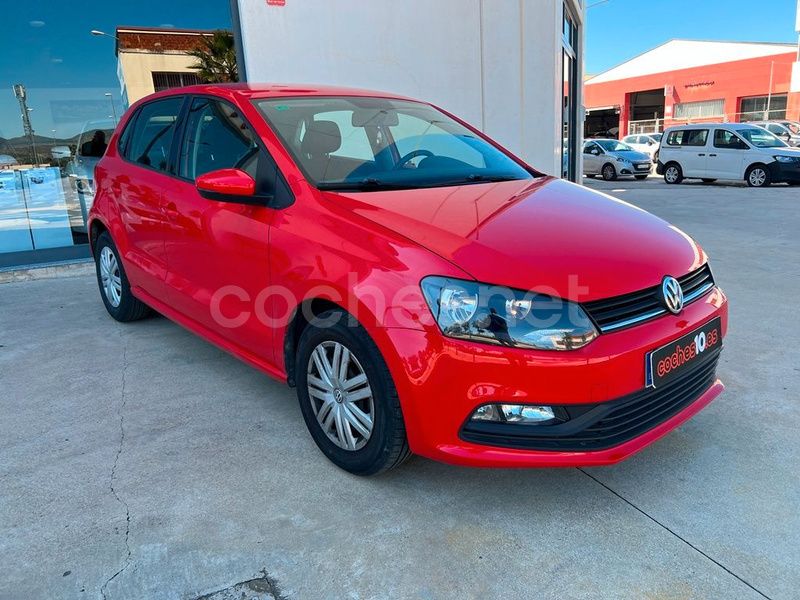 Usado VW Polo Advance 75 CV (55 kW) 2015 Rojo Berlina