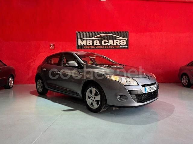 Gris / plata Usado 2010 Renault Mégane III Dynamique Berlina | 5800 € (Precio justo) - Imagen 1/4