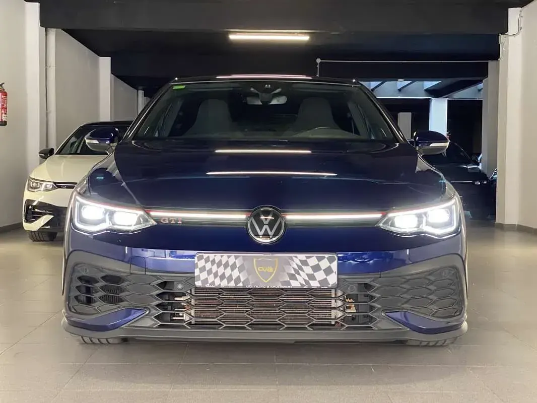 Usado VW Golf VIII GTI 300 CV (220 kW) 2022 Azul Utilitario