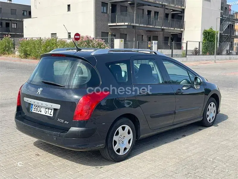 Usado Peugeot 308 SW 110 CV (80 kW) 2010 Gris / plata Familiar