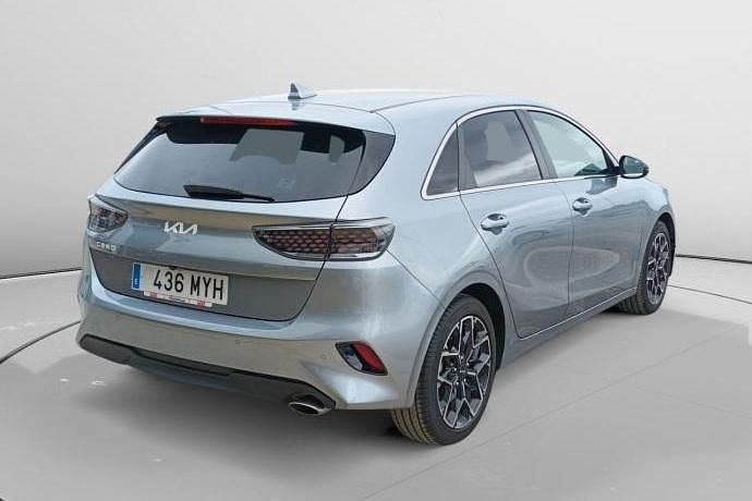 Używany Kia Ceed Style 102 KM (75 kW) 2025 Szary Hatchback
