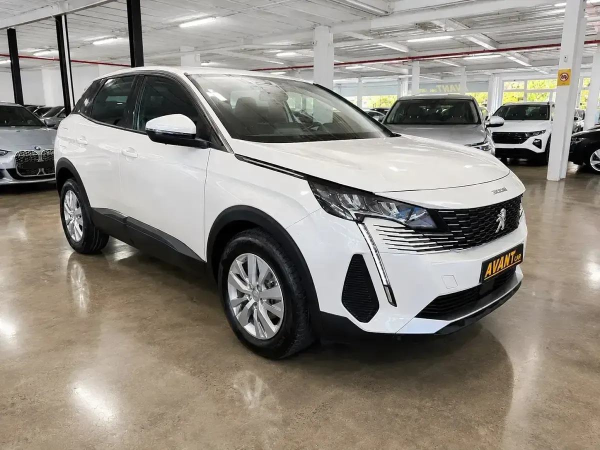 Usado Peugeot 3008 Active 130 CV (95 kW) 2021 Blanco SUV