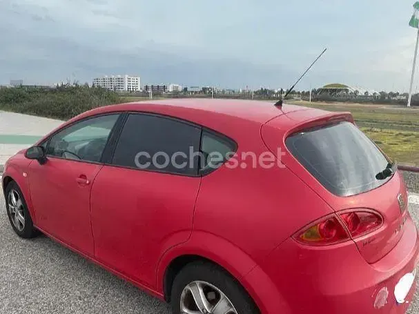 Usado Seat Leon Ecomotive 105 CV (77 kW) 2009 Rojo Utilitario