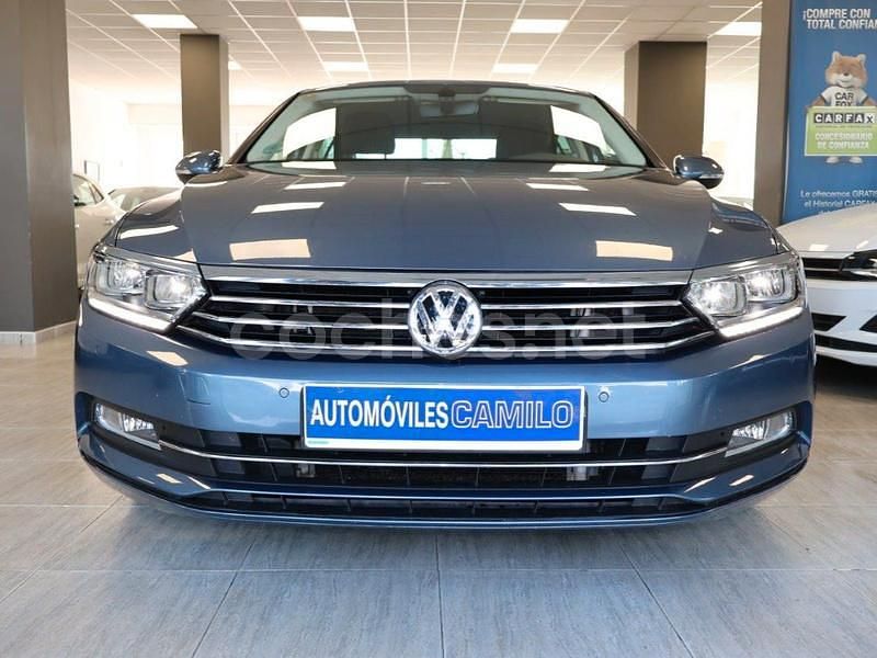 Usado VW Passat Advance 150 CV (110 kW) 2018 Azul Berlina