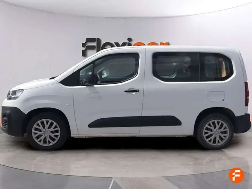 Usado Citroën Berlingo Live 102 CV (75 kW) 2022 Blanco Monovolumen