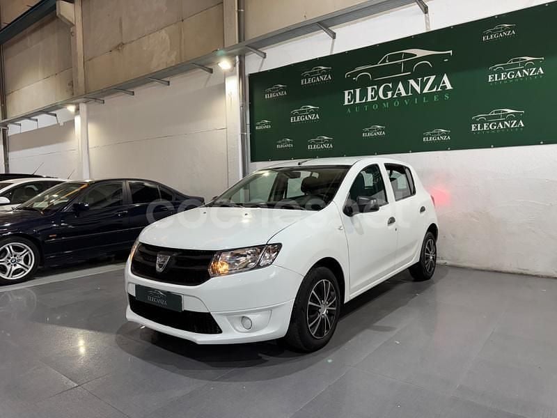 Blanco Usado 2015 Dacia Sandero Base Utilitario | 7490 € (Un poco caro) - Imagen 1/4