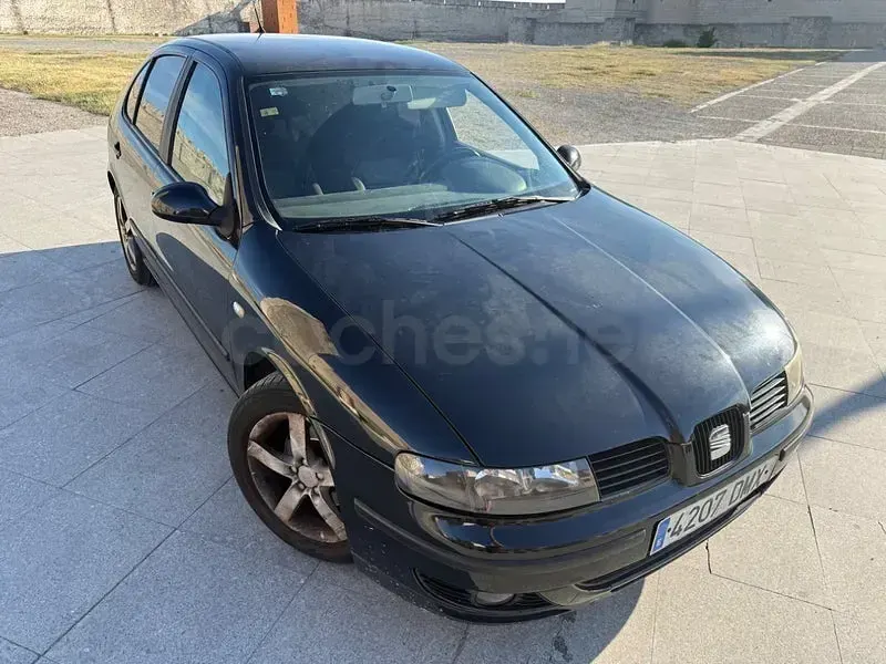 Usado Seat Leon Sport 110 CV (80 kW) 2005 Negro Utilitario