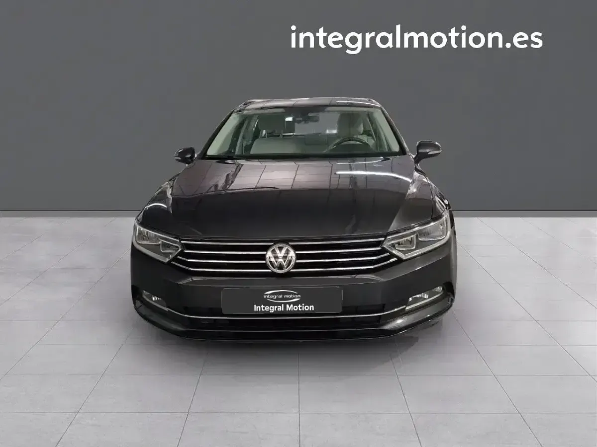 Usado VW Passat Advance 119 CV (87 kW) 2018 Negro Familiar
