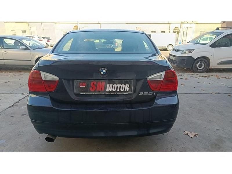 Käytetty BMW 320 150 HP (110 kW) 2005 Sininen Sedan