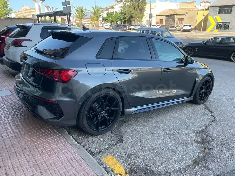 Usado Audi RS3 400 CV (294 kW) 2023 Gris / plata Berlina