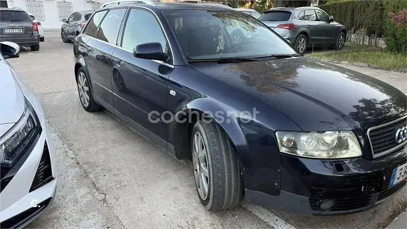 Usado Audi A4 S-Line 115 CV (84 kW) 2002 Azul Familiar