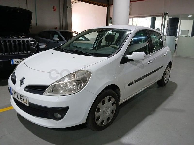 Usado Renault Clio II Privilege 105 CV (77 kW) 2007 Blanco Berlina