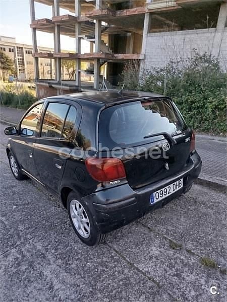 Usado Toyota Yaris Luna 75 CV (55 kW) 2005 Negro Berlina