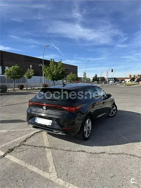 Usado Seat Leon FR 150 CV (110 kW) 2020 Negro Berlina