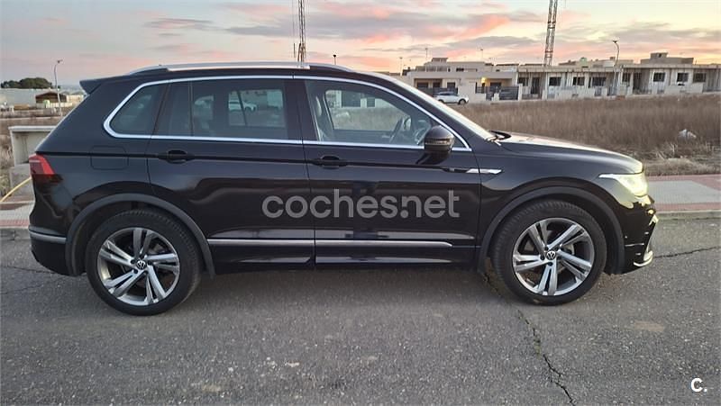 Usado VW Tiguan R-line 150 CV (110 kW) 2021 Negro SUV