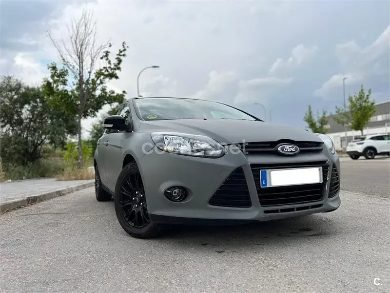 Usado Ford Focus Titanium 163 CV (119 kW) 2013 Gris / plata Berlina