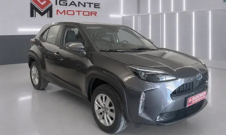 Usado Toyota Yaris Cross Business Edition 116 CV (85 kW) 2021 Gris SUV
