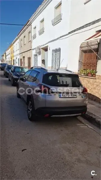 Usado Peugeot 2008 Allure 100 CV (73 kW) 2017 Gris / plata SUV