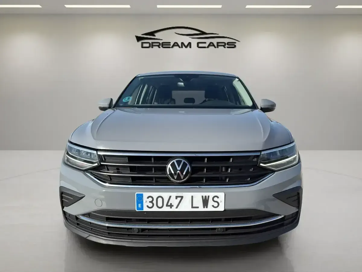 Usado VW Tiguan Life 122 CV (89 kW) 2022 Gris SUV