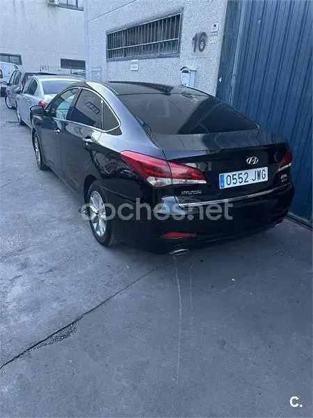 Usado Hyundai i40 115 CV (84 kW) 2017 Negro Berlina