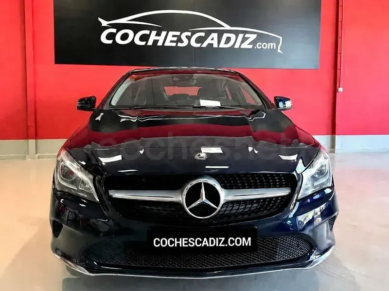 Usado Mercedes CLA200 Shooting Brake 136 CV (100 kW) 2017 Azul Familiar