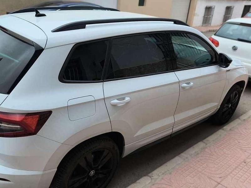 Usado Skoda Karoq SportLine 150 CV (110 kW) 2021 Blanco SUV