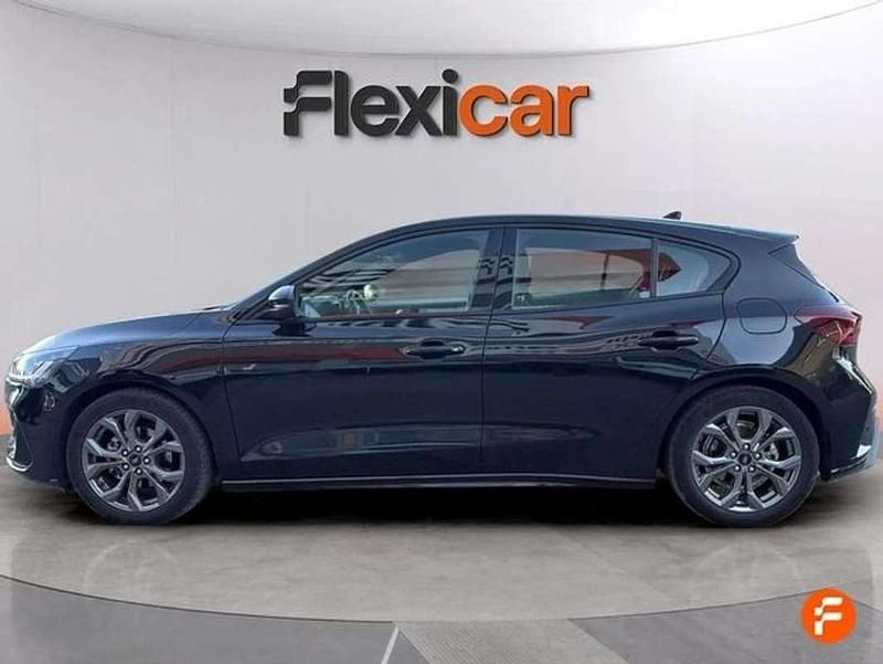 Używany Ford Focus ST-Line 125 KM (91 kW) 2023 Czarny Sedan/Limuzyna