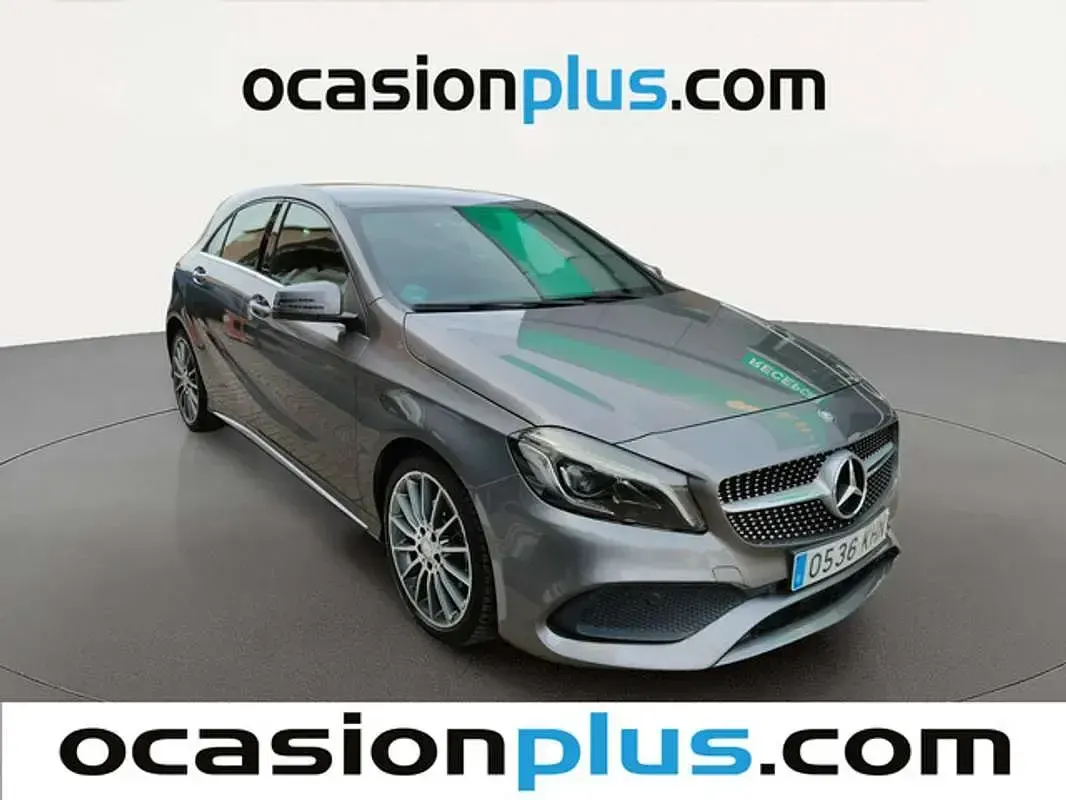 Usado Mercedes A180 109 CV (80 kW) 2018 Gris Utilitario
