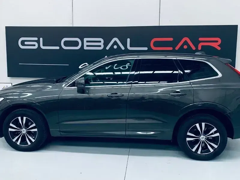 Usado Volvo XC60 Core 197 CV (144 kW) 2022 Gris / plata SUV