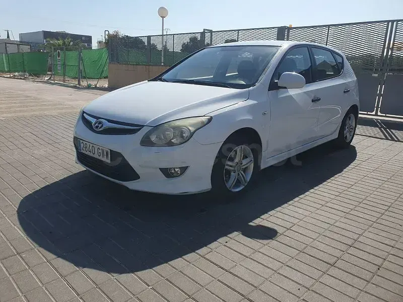 Usado Hyundai i30 Classic 90 CV (66 kW) 2010 Blanco Berlina