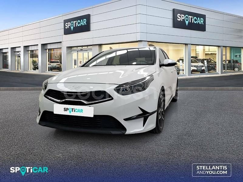 Blanco Usado 2023 Kia Ceed Berlina | 19.900 € (Precio justo) - Imagen 1/4