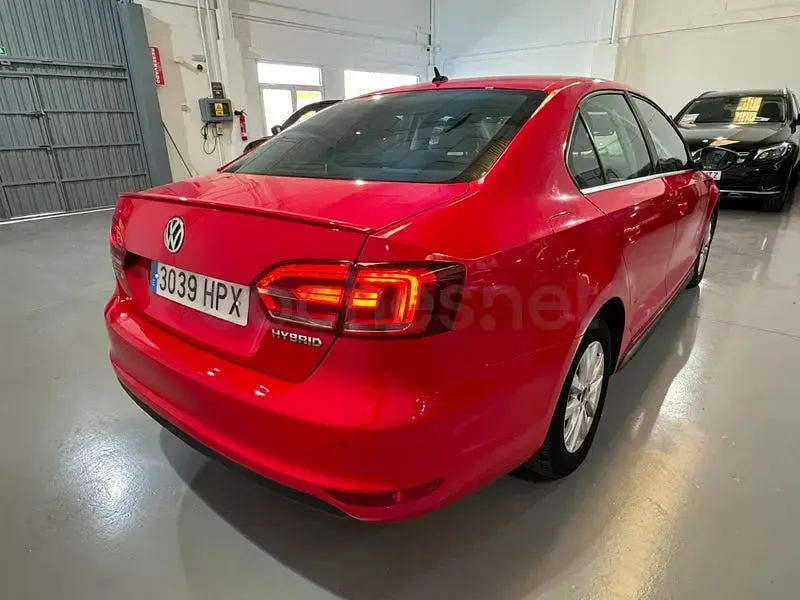 Usado VW Jetta 170 CV (125 kW) 2013 Rojo Berlina
