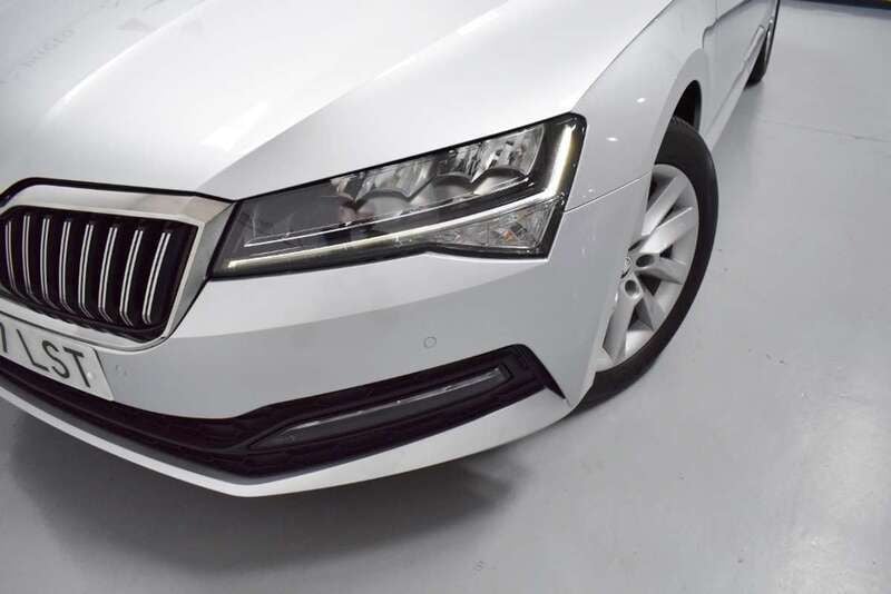 Begagnad Skoda Superb Ambition 122 HK (89 kW) 2021 Grå Sedan