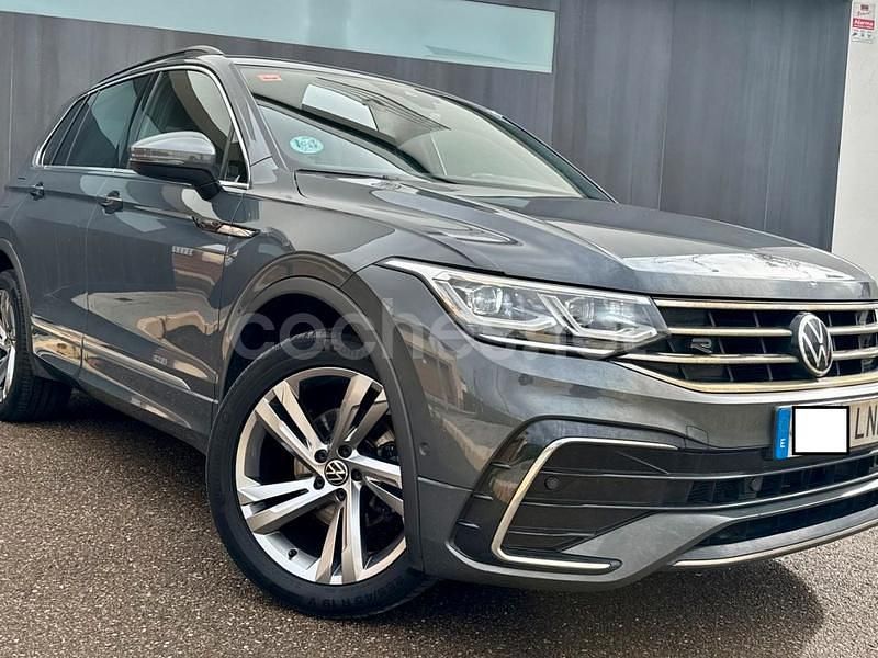 Usado VW Tiguan R-line 150 CV (110 kW) 2021 Gris / plata SUV