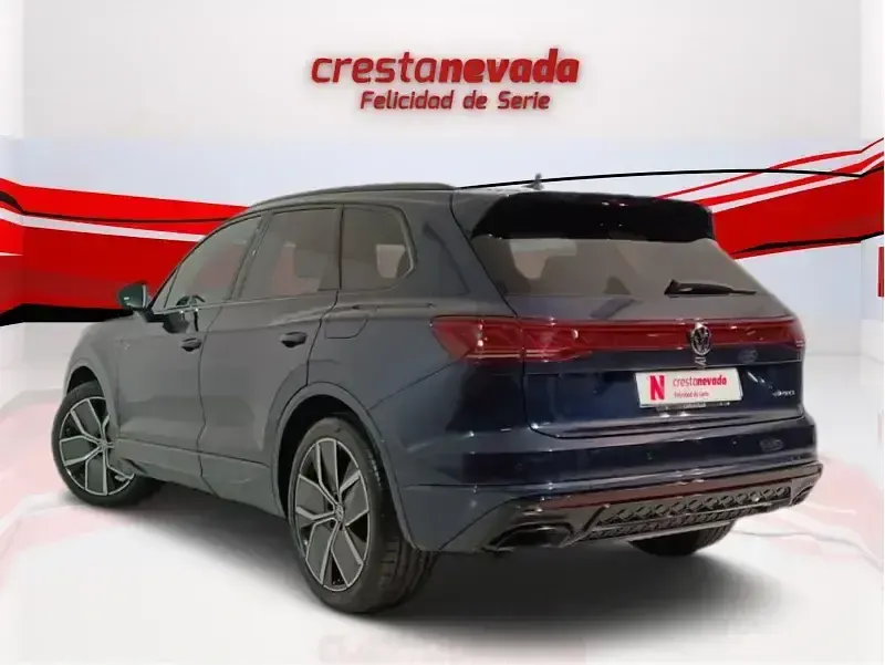 Second-hand VW Touareg R 462 CP (339 kW) 2023 Albastru SUV