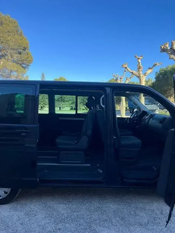 Usado VW Multivan Startline 102 CV (75 kW) 2010 Negro Monovolumen