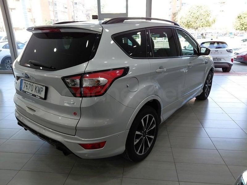 Usado Ford Kuga ST-Line 150 CV (110 kW) 2018 Gris / plata SUV