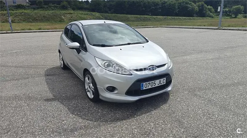 Usado Ford Fiesta Sport 95 CV (69 kW) 2012 Gris / plata Berlina