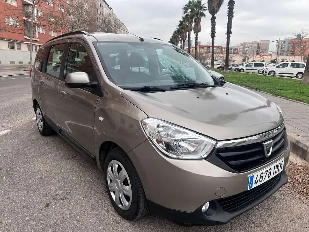 Usado Dacia Lodgy Lauréate 90 CV (66 kW) 2012 Beige Monovolumen